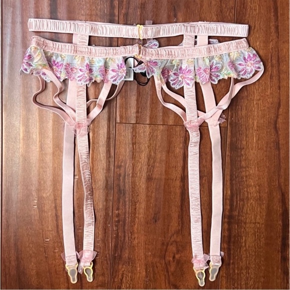 NEW FOR LOVE & LEMONS Shimmer Floral Ruffle Lace Strappy Bow Trim Garter Belt S - Picture 8 of 9